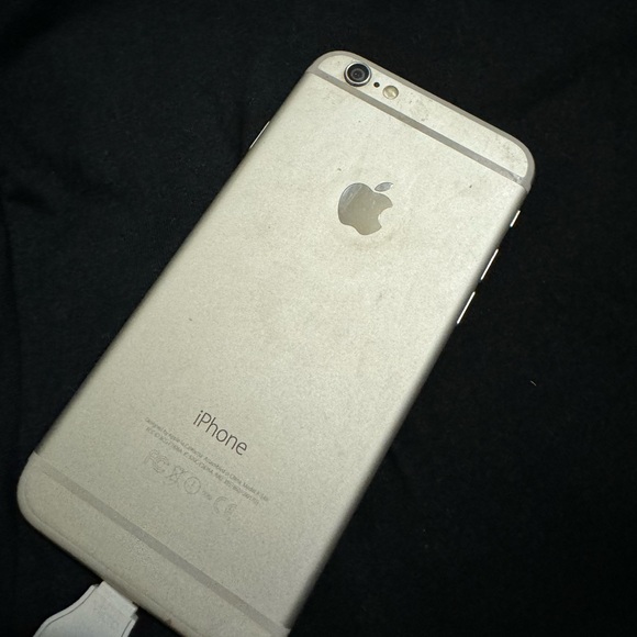 iPhone 6 16 GB Used but Good Condition No Sim Card No Cracks - Picture 5 of 11